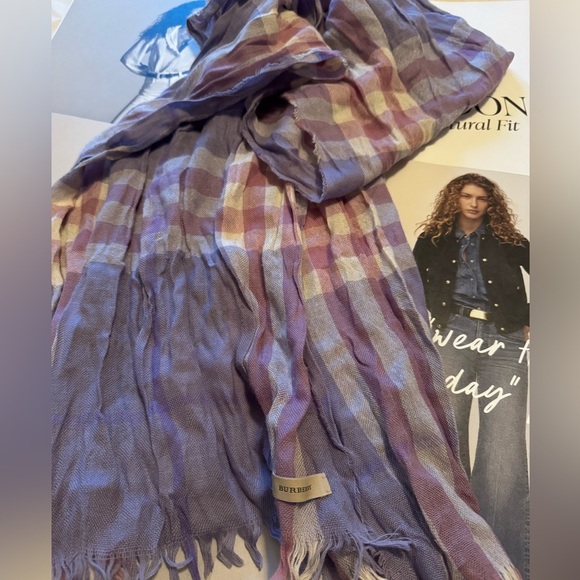 💯 % Authentic Burberry Linen Scarf in pink & Lavender hues - Picture 2 of 5
